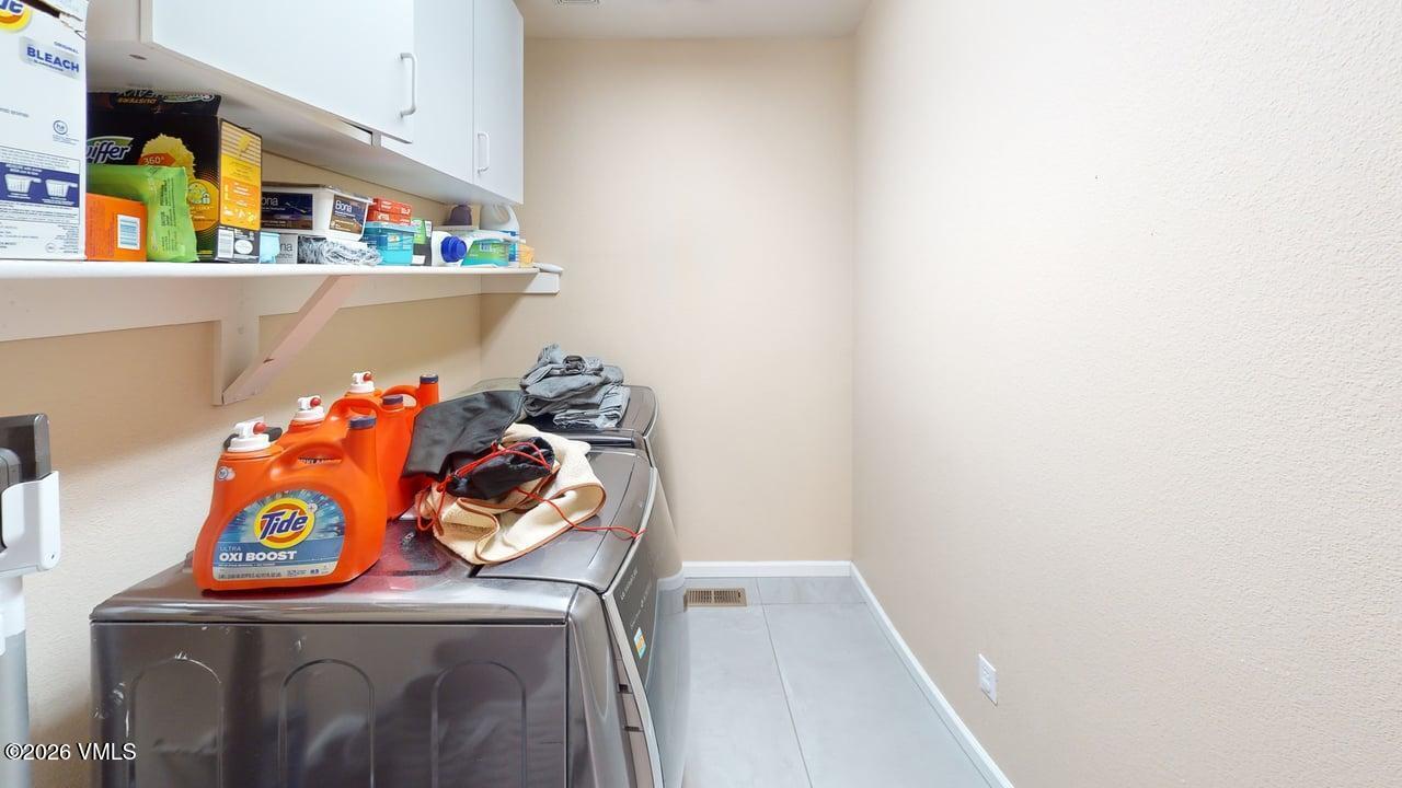 8958 South Forrest Drive Littleton, CO 80126 - Photo 18 of 27 a utility room with dryer and washer