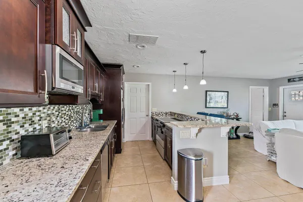 $2,800 | 5854 Southeast Orange Blossom Trail, Hobe Sound, FL 33455