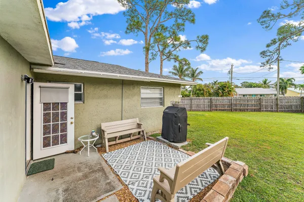 $2,800 | 5854 Southeast Orange Blossom Trail, Hobe Sound, FL 33455