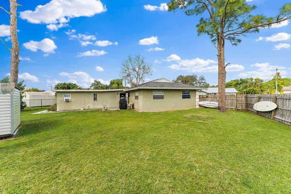 $2,800 | 5854 Southeast Orange Blossom Trail, Hobe Sound, FL 33455