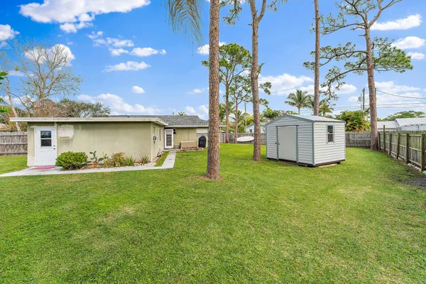 $2,800 | 5854 Southeast Orange Blossom Trail, Hobe Sound, FL 33455