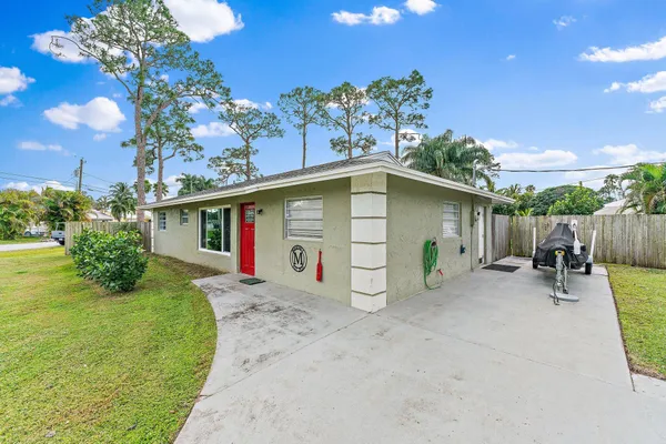 $2,800 | 5854 Southeast Orange Blossom Trail, Hobe Sound, FL 33455