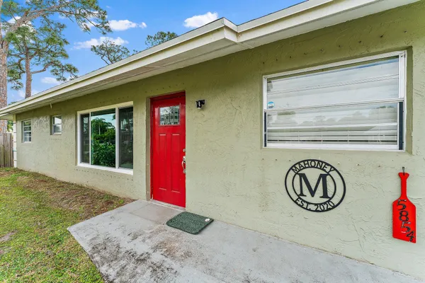 $2,800 | 5854 Southeast Orange Blossom Trail, Hobe Sound, FL 33455