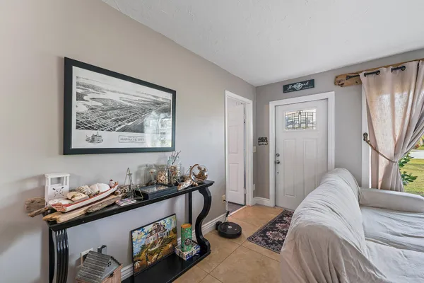 $2,800 | 5854 Southeast Orange Blossom Trail, Hobe Sound, FL 33455