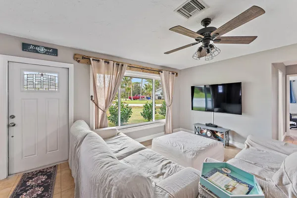 $2,800 | 5854 Southeast Orange Blossom Trail, Hobe Sound, FL 33455