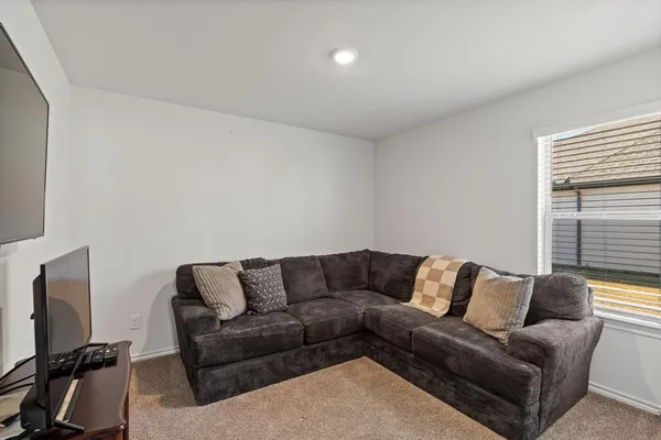 $325,000 | 943 Buttercup Drive, Pilot Point, TX 76258