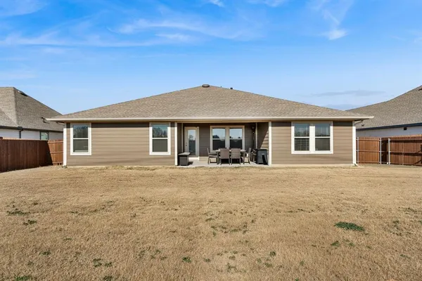 $325,000 | 943 Buttercup Drive, Pilot Point, TX 76258