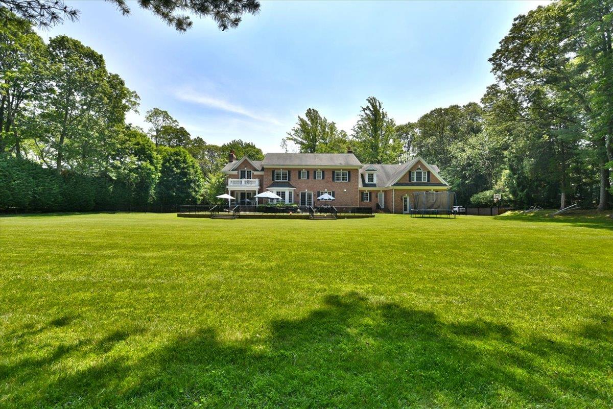 1616 Stewart Lane Syosset, NY 11791 - Photo 36 of 38