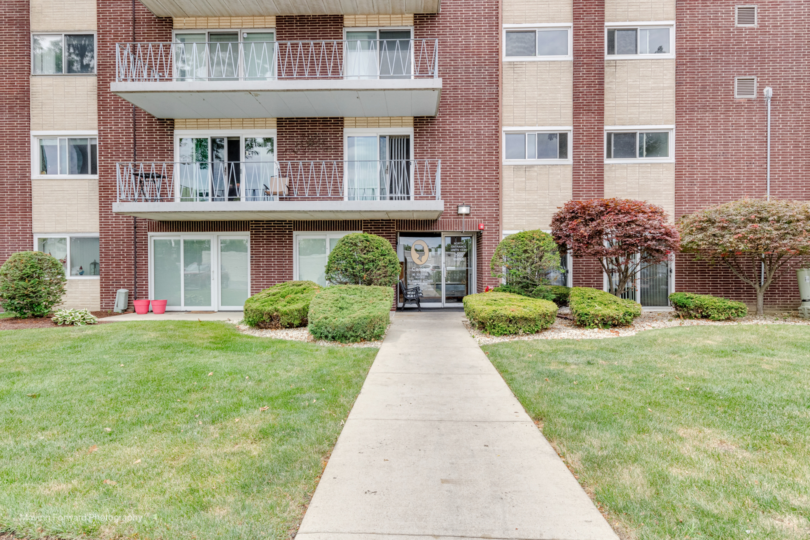 2900 Maple Avenue, Unit 13C Downers Grove, IL 60515 - Photo 26 of 36 a front view of a building