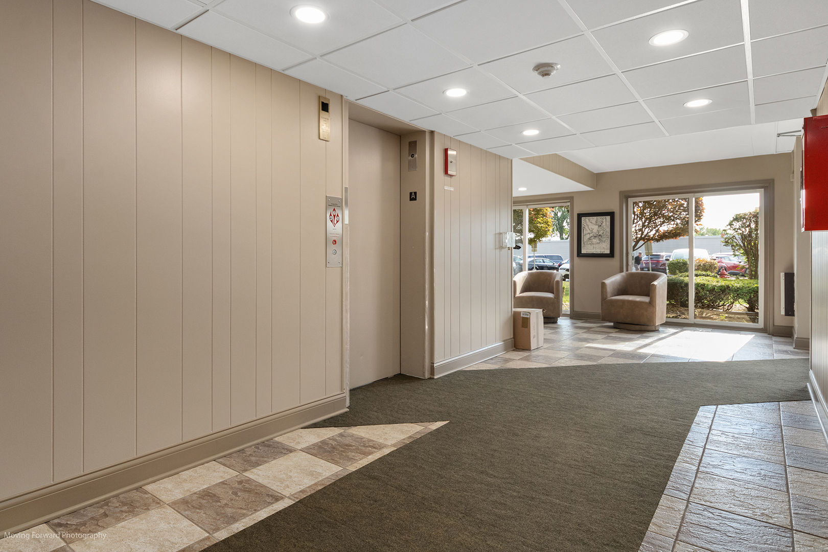 2900 Maple Avenue, Unit 13C Downers Grove, IL 60515 - Photo 28 of 36 a view of a livingroom with furniture and a kitchen
