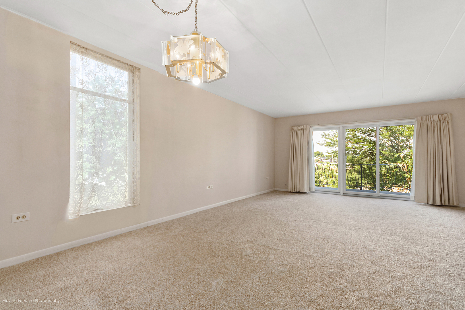 2900 Maple Avenue, Unit 13C Downers Grove, IL 60515 - Photo 6 of 36 an empty room with windows and chandelier