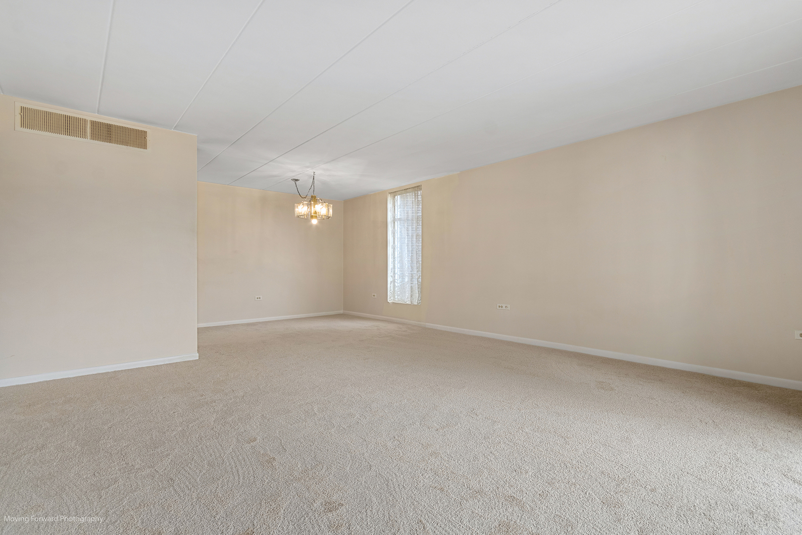 2900 Maple Avenue, Unit 13C Downers Grove, IL 60515 - Photo 7 of 36 a view of an empty room with a window