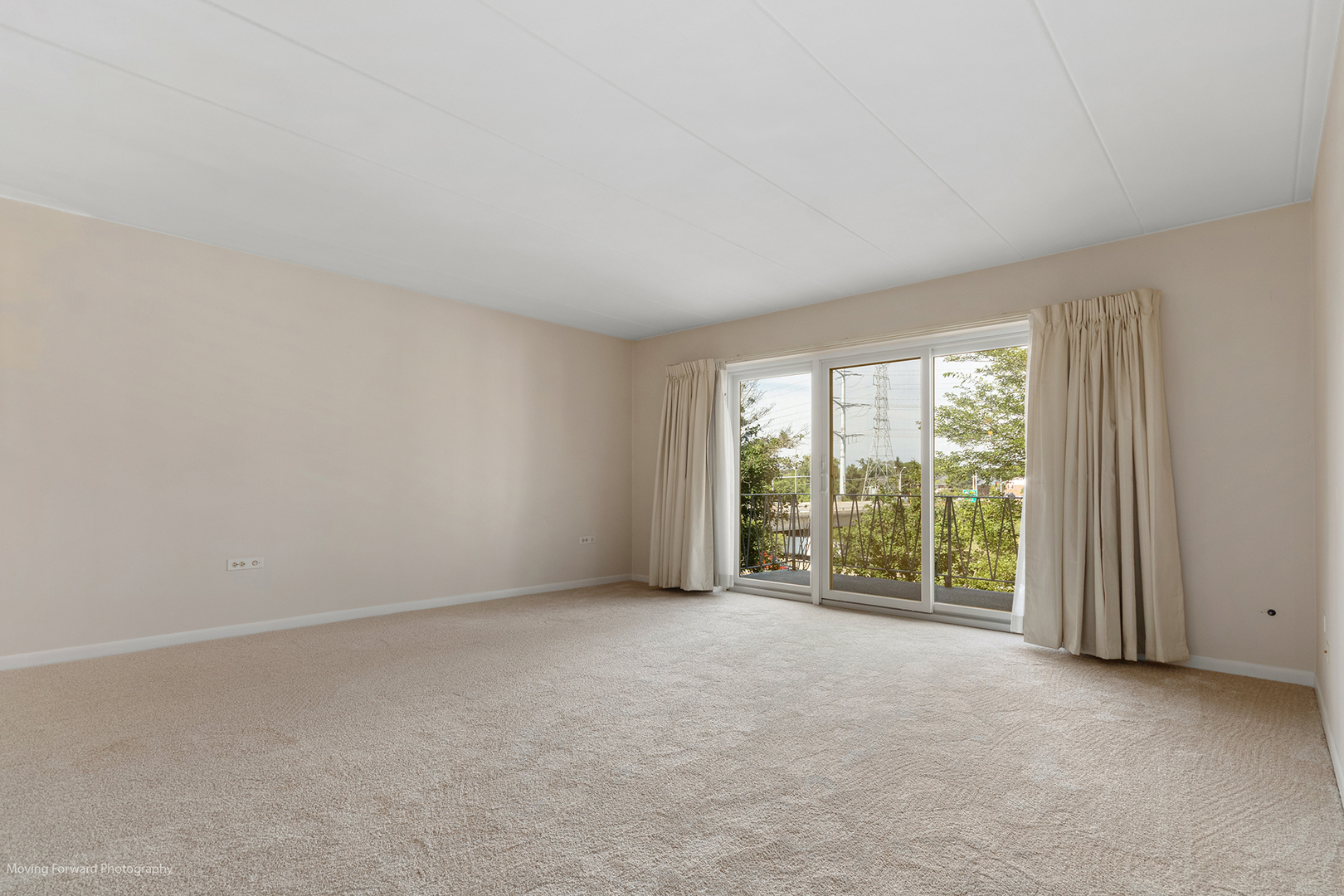 2900 Maple Avenue, Unit 13C Downers Grove, IL 60515 - Photo 9 of 36 an empty room with an outdoor view and a window