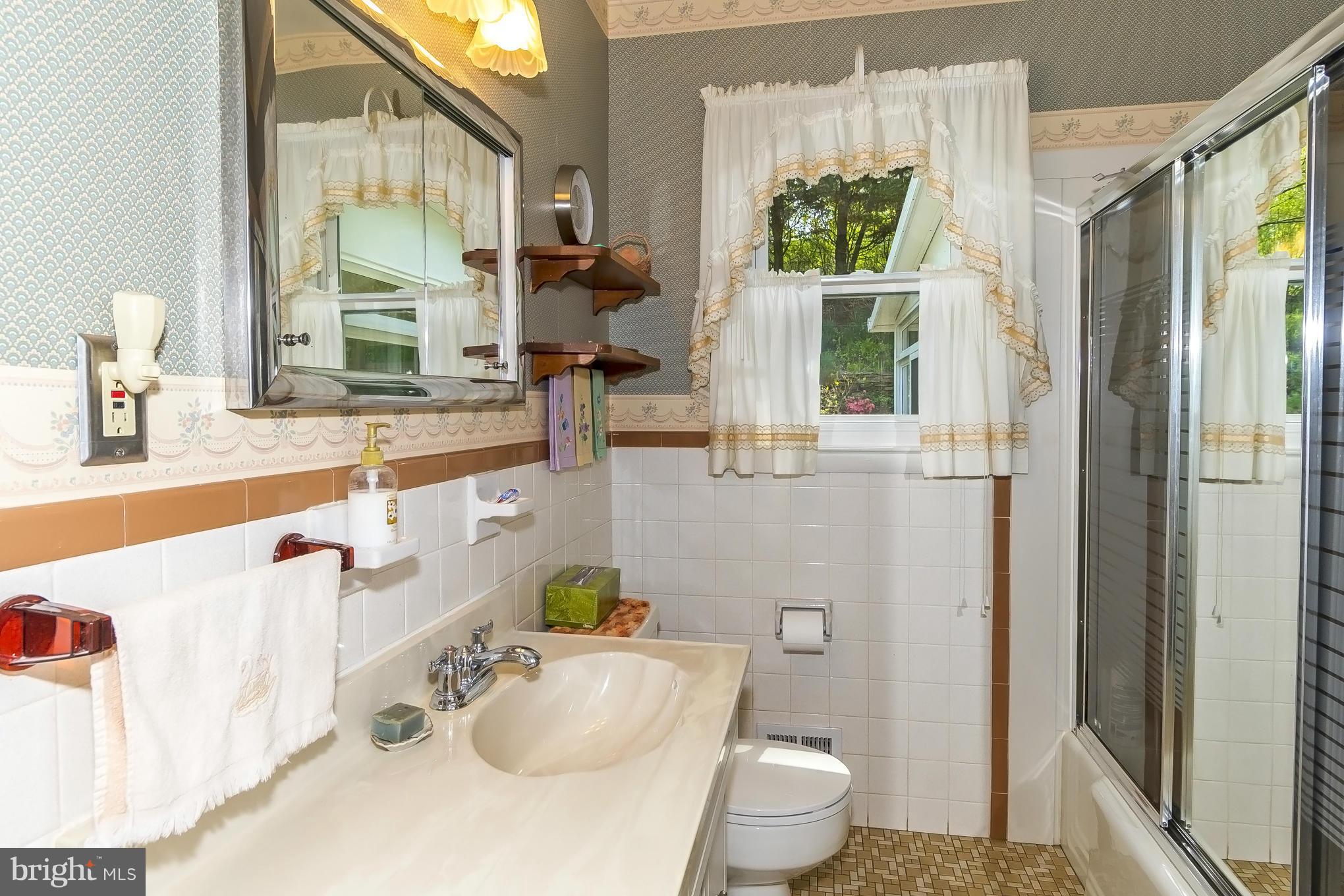 4725 Roundhill Road Ellicott City, MD 21043 - Photo 13 of 30 Bath