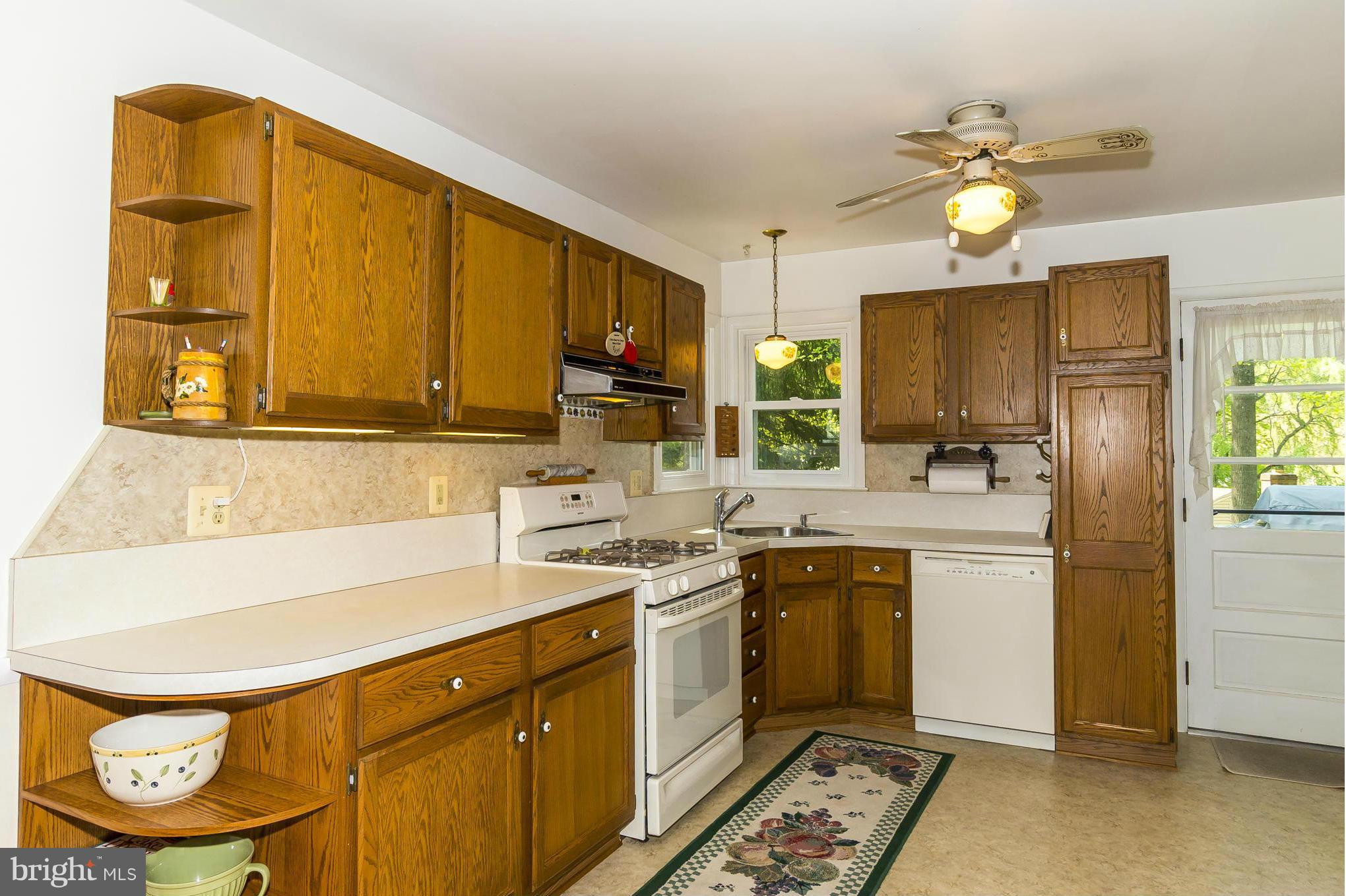 4725 Roundhill Road Ellicott City, MD 21043 - Photo 24 of 30 Kitchen