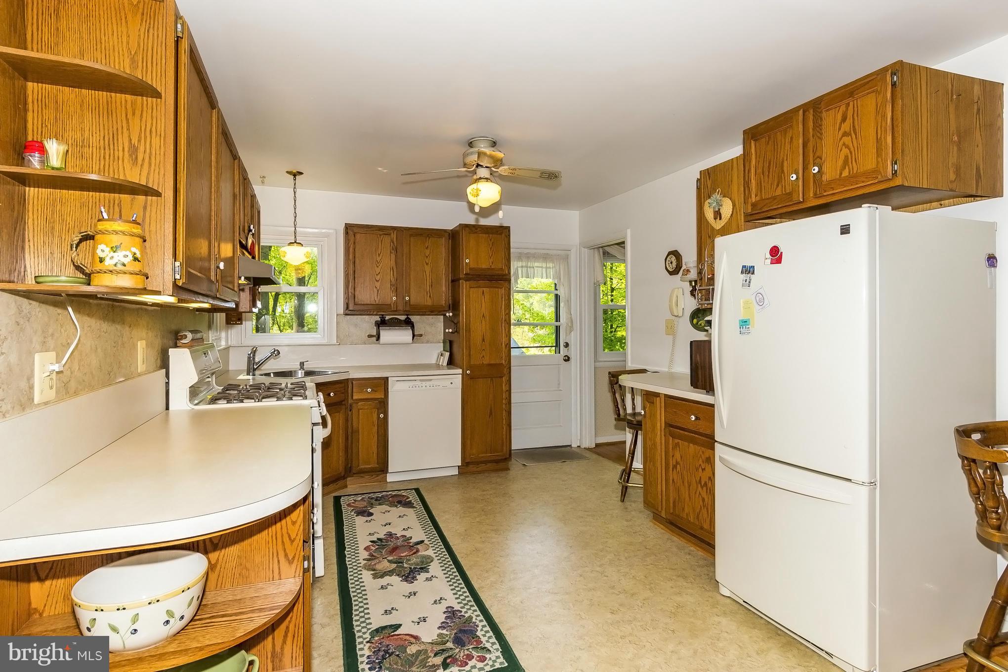 4725 Roundhill Road Ellicott City, MD 21043 - Photo 7 of 30 Kitchen