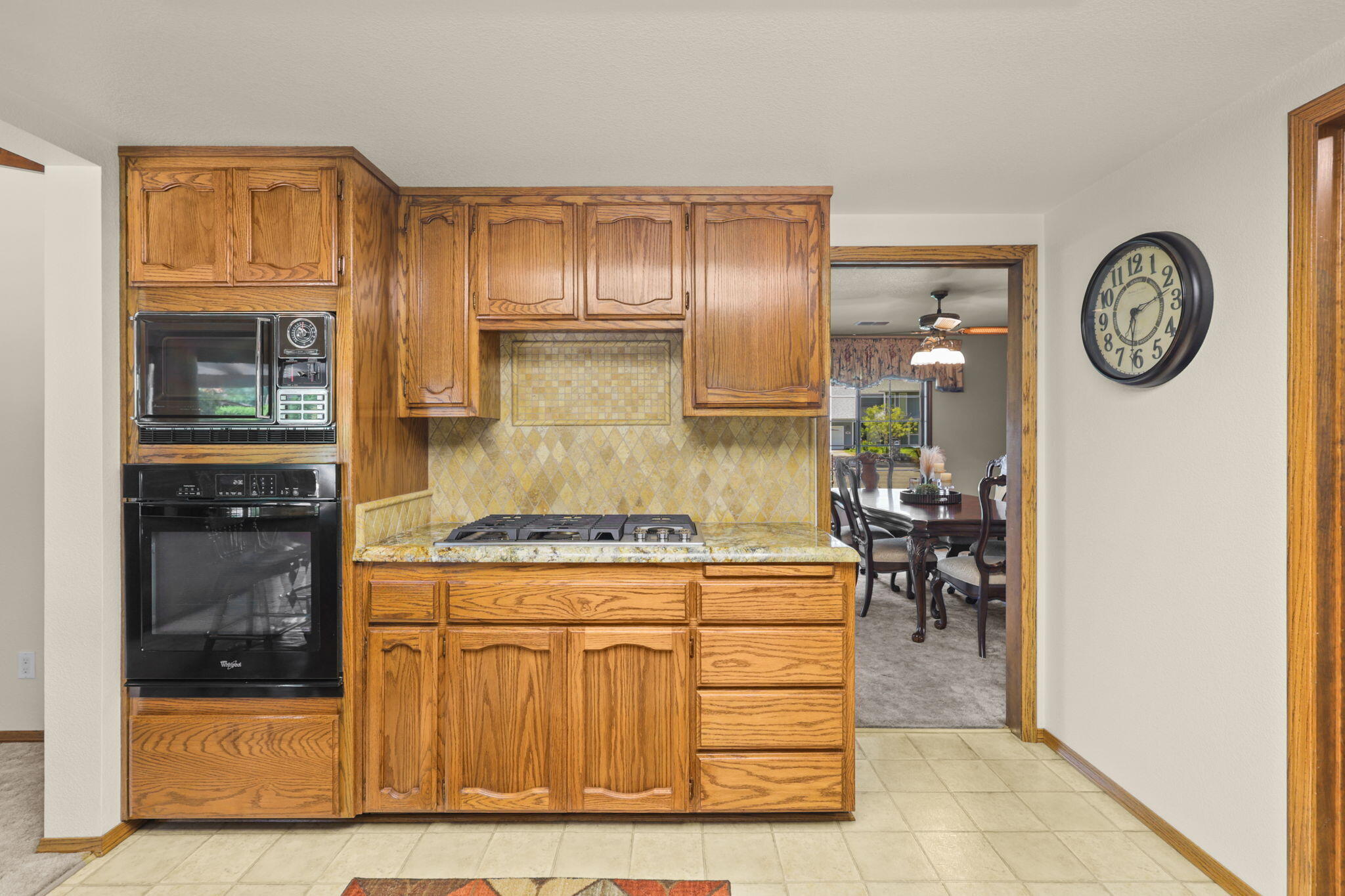 7501 Fiesta Way Redding, CA 96002 - Photo 12 of 66 42-web-or-mls-8Q0A0188 (1)