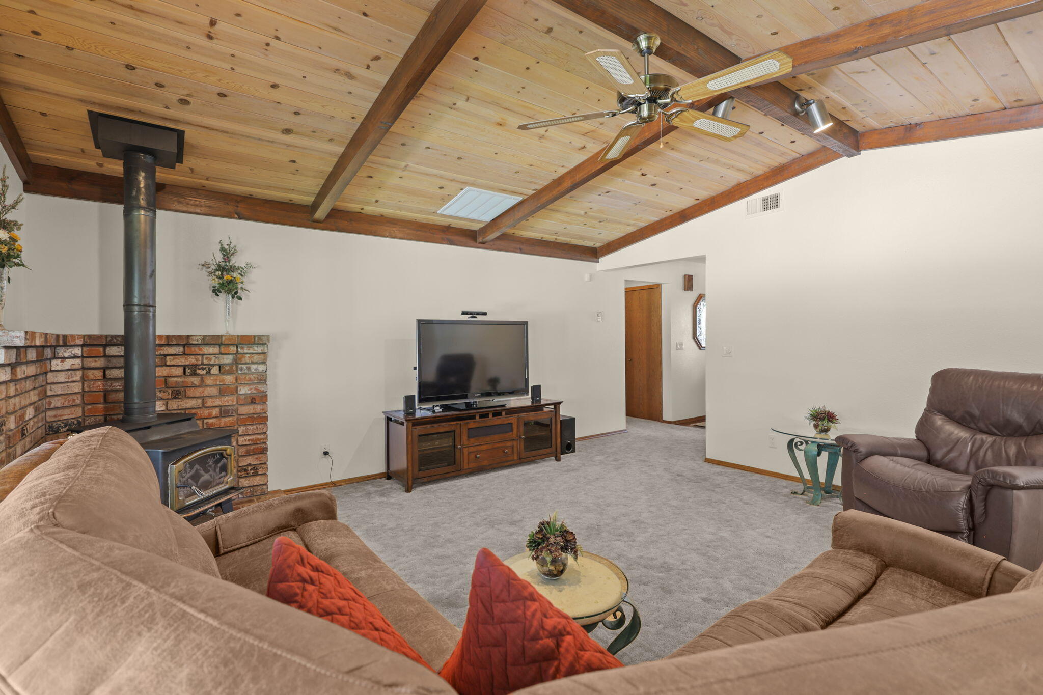 7501 Fiesta Way Redding, CA 96002 - Photo 15 of 66 49-web-or-mls-8Q0A0248_1