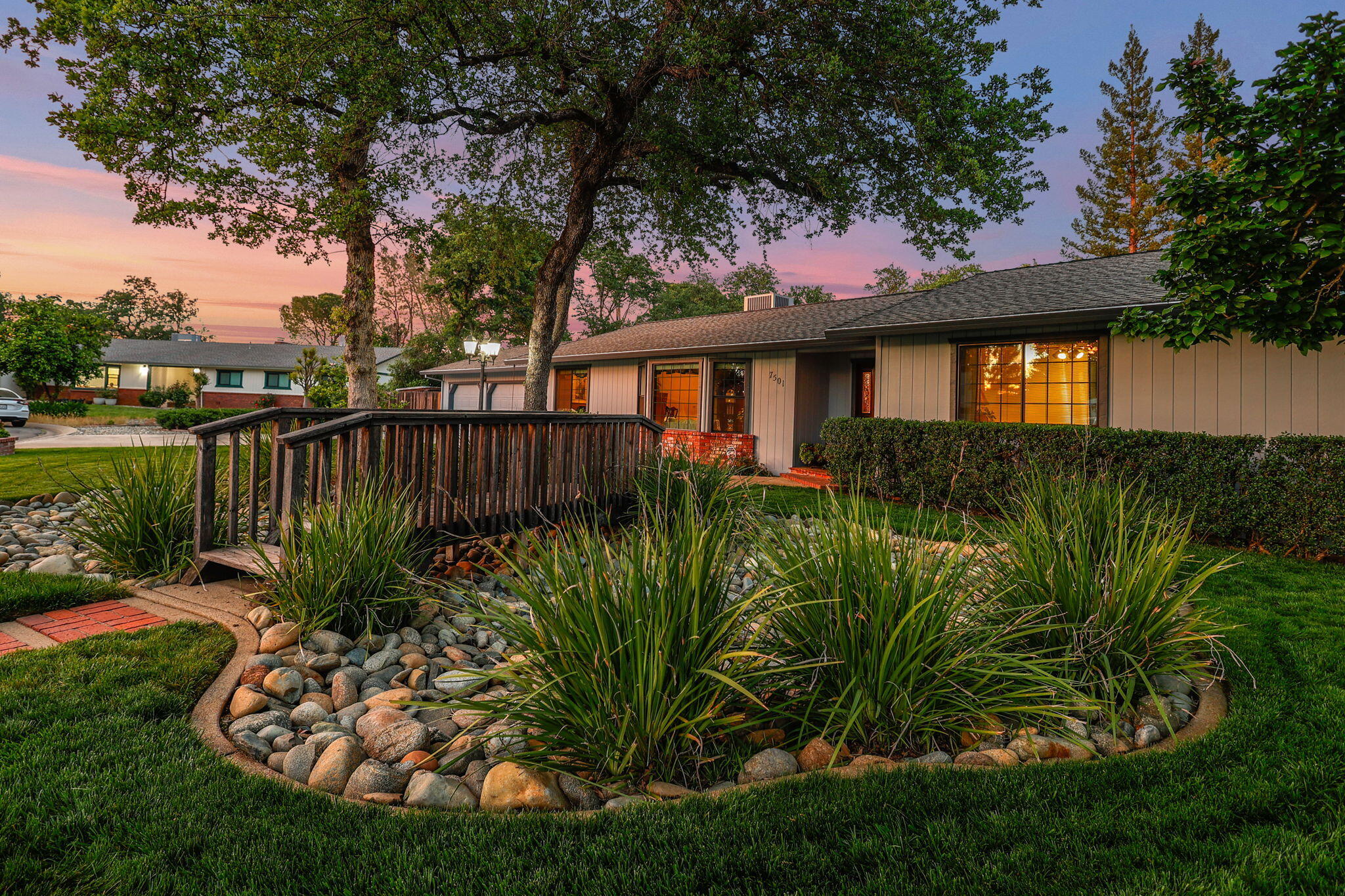 7501 Fiesta Way Redding, CA 96002 - Photo 2 of 66 6-web-or-mls-_K3A9006