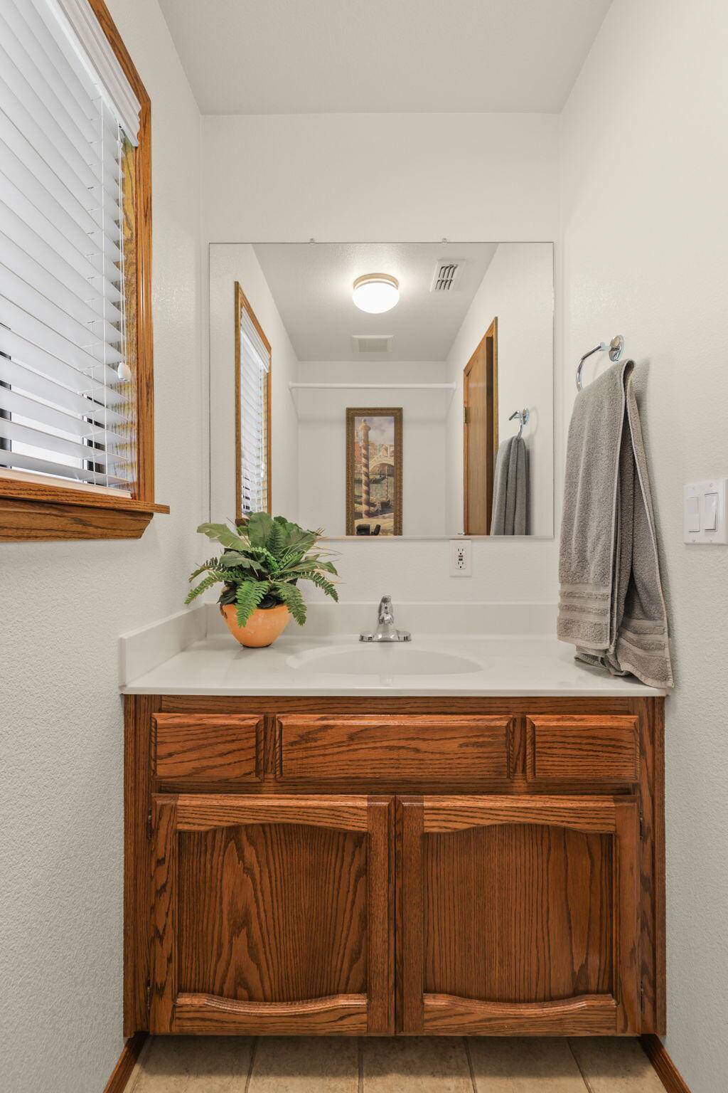 7501 Fiesta Way Redding, CA 96002 - Photo 21 of 66 45-web-or-mls-8Q0A0213 (1)