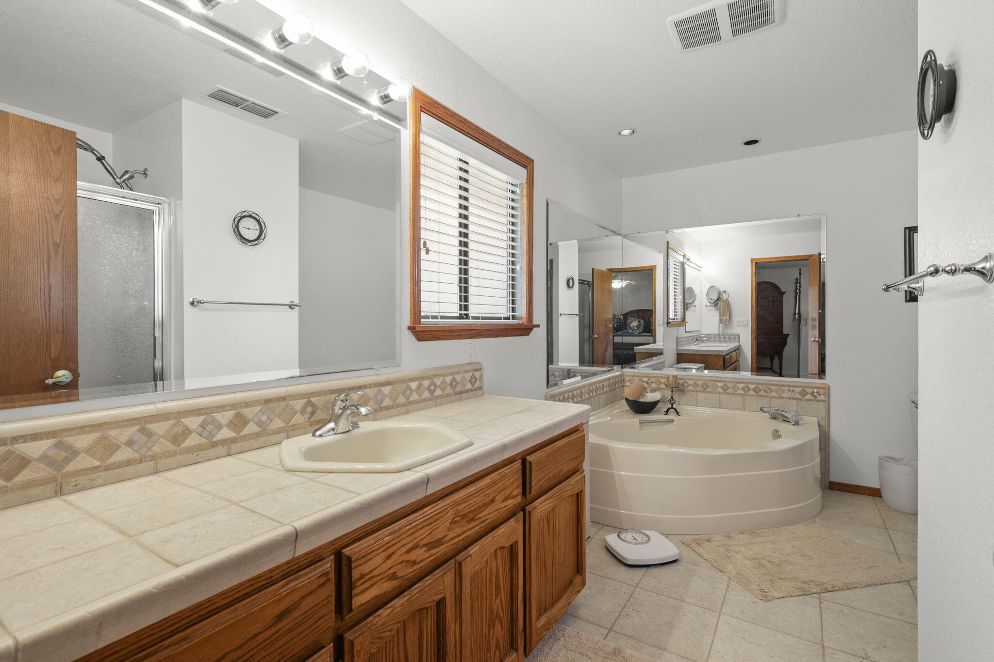 7501 Fiesta Way Redding, CA 96002 - Photo 37 of 66 64-web-or-mls-8Q0A0373 (1)