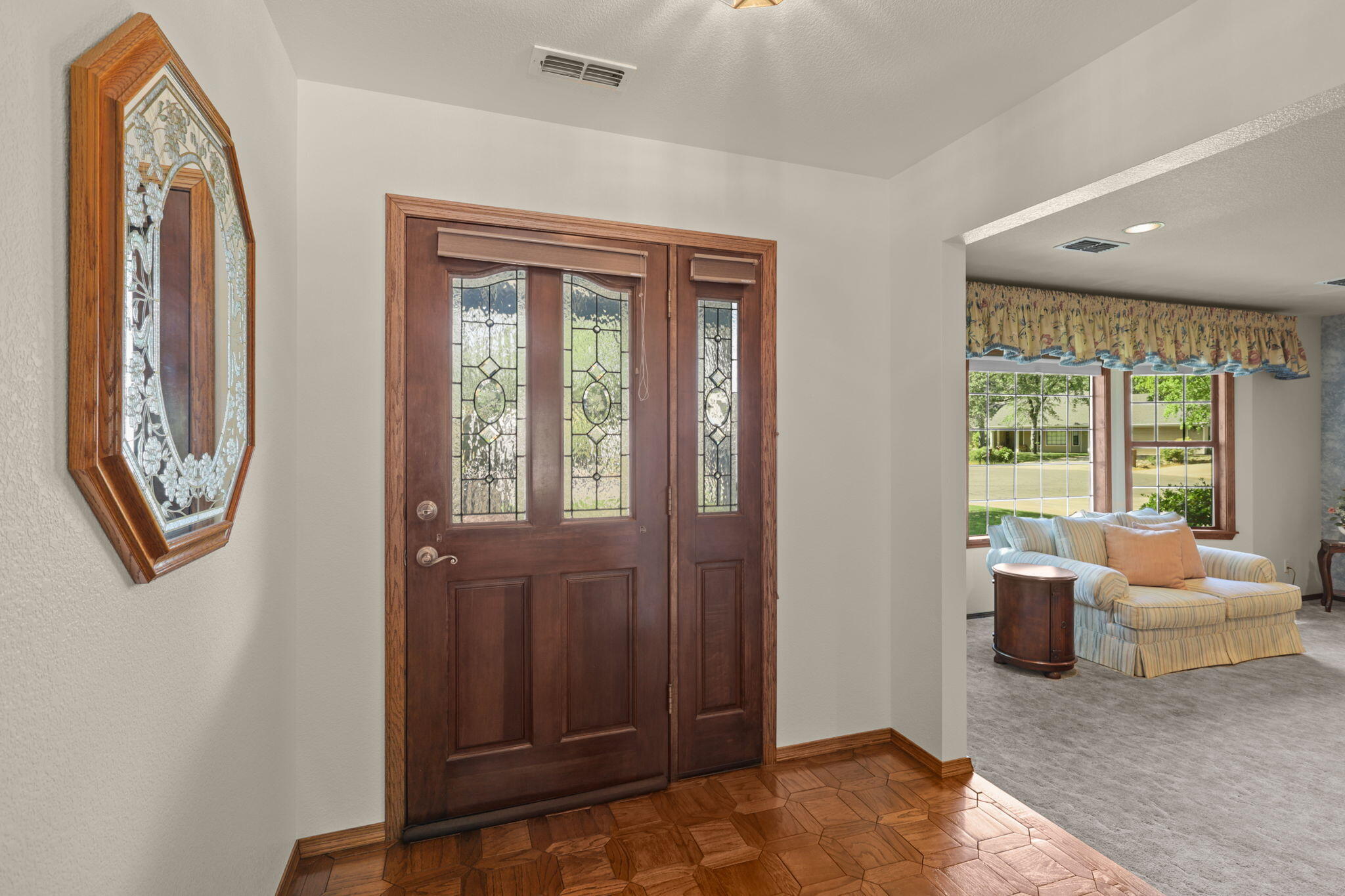 7501 Fiesta Way Redding, CA 96002 - Photo 5 of 66 32-web-or-mls-8Q0A0083_1