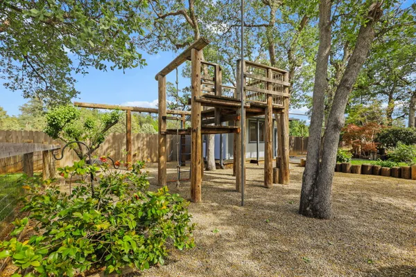 $595,000 | 7501 Fiesta Way, Redding, CA 96002