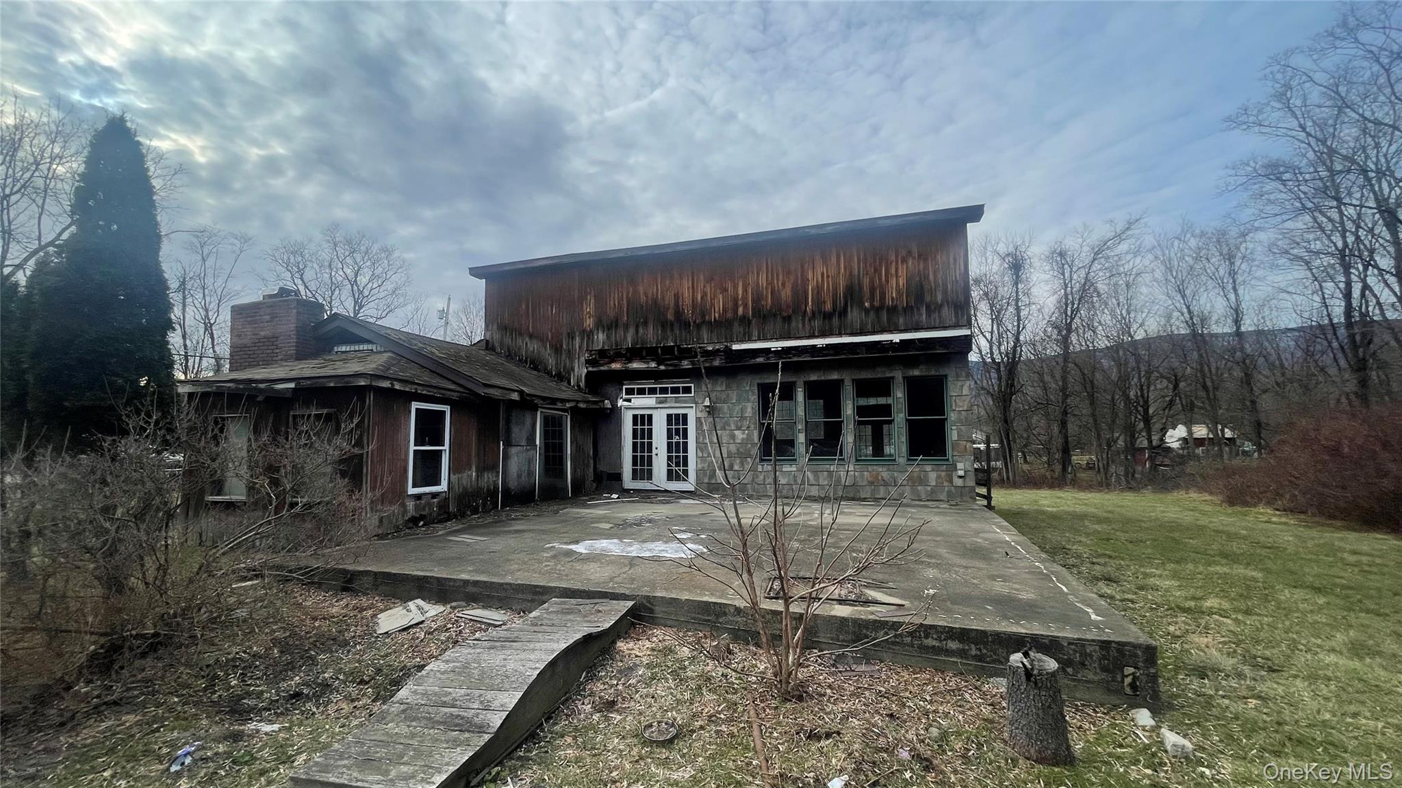 10 Fawn Road Saugerties, NY 12477 - Photo 8 of 15 a front view of a house with garden