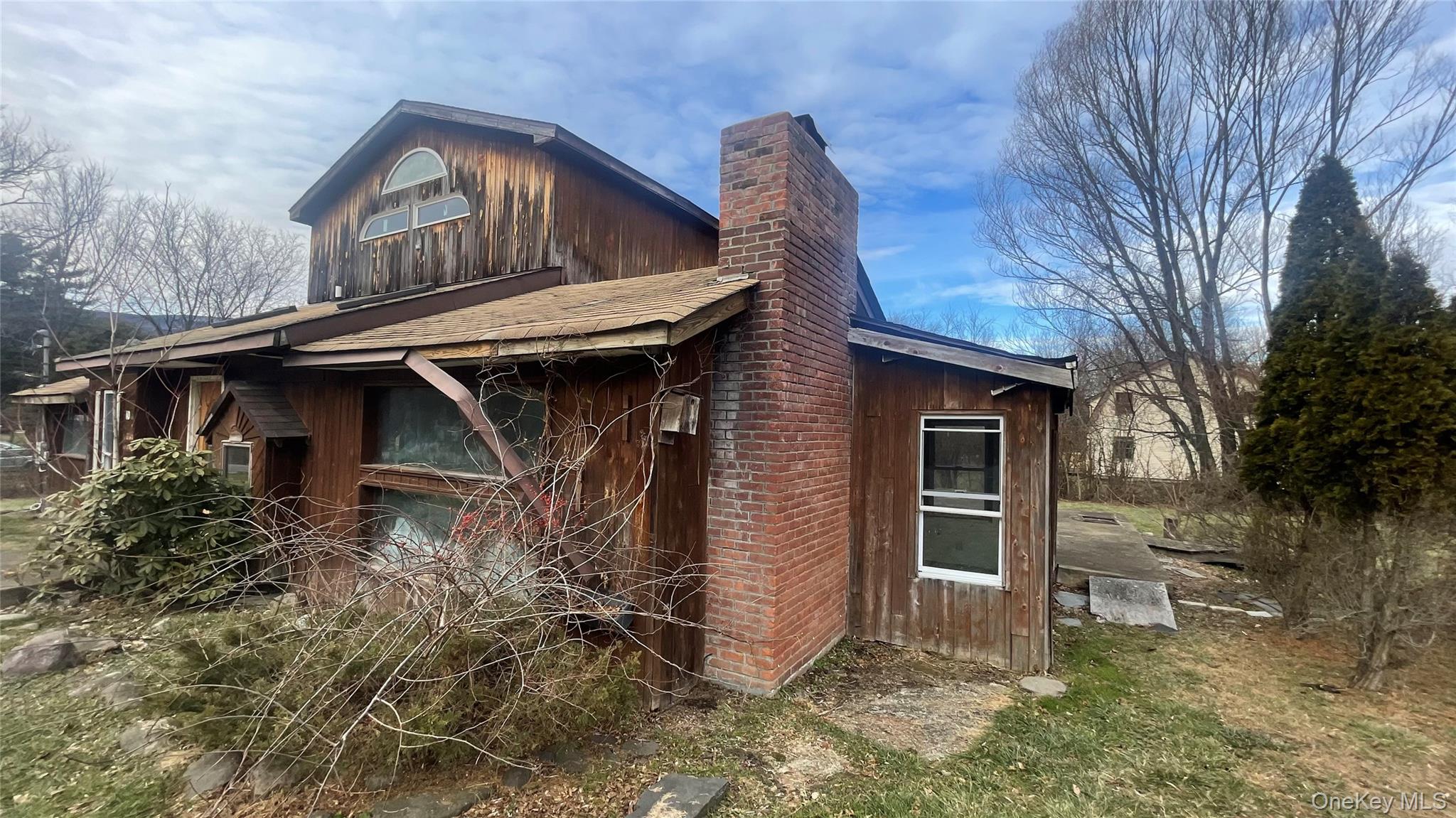 10 Fawn Road Saugerties, NY 12477 - Photo 9 of 15 a front view of a house with garden