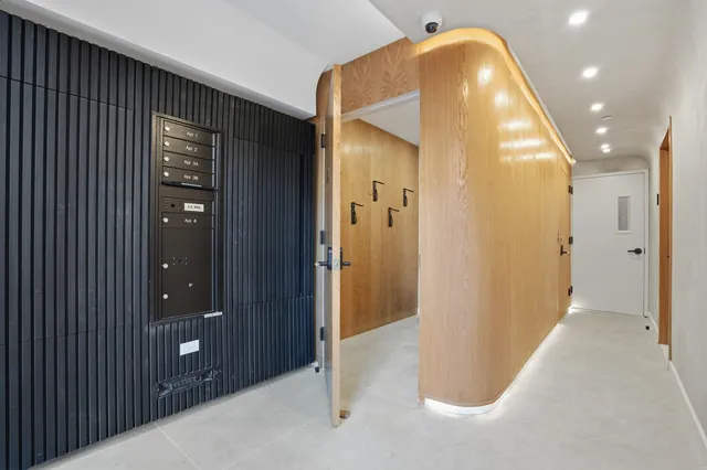 $2,249,000 | 19 North Henry Street, Unit 1B | Williamsburg