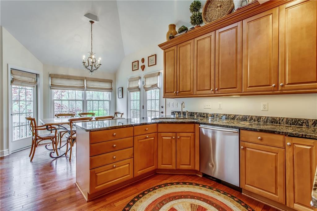 514 Farndale Road Pittsburgh, PA 15215 - Photo 4 of 25 Gallery Image 4