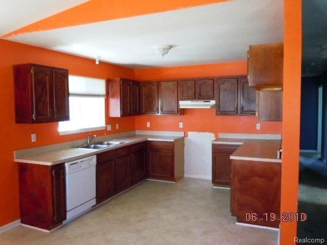 8284 Stephens Road Warren, MI 48089 - Photo 4 of 8 KITCHEN