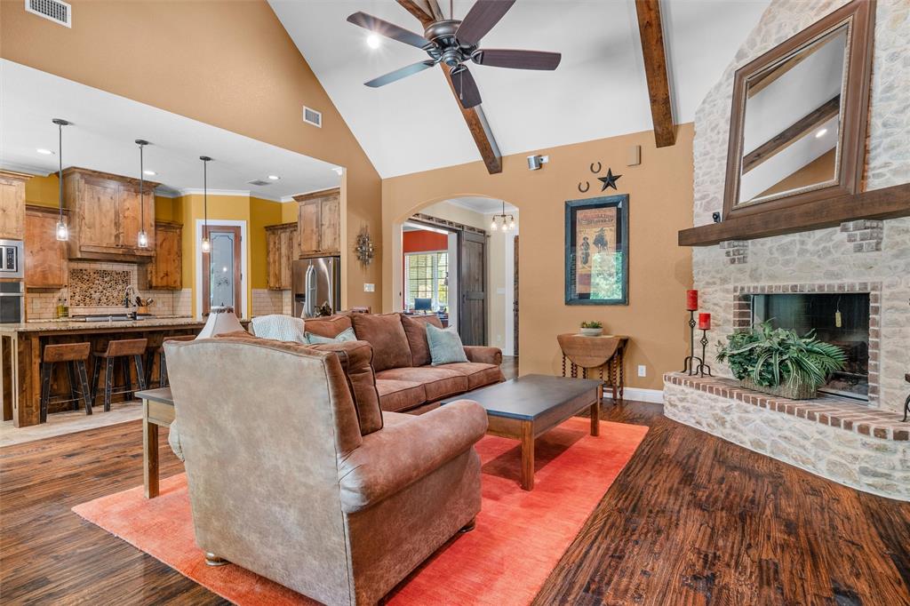 119 Rasha Drive Azle, TX 76020 - Photo 4 of 40