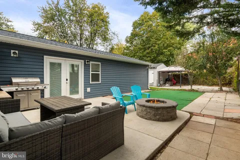 a view of a house with backyard and sitting area
