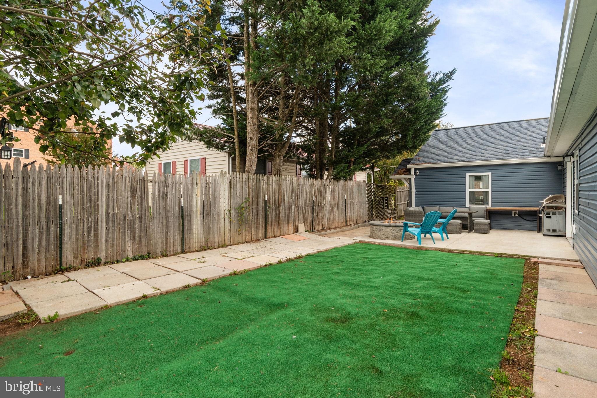 608 Blue Ridge Avenue Northeast Leesburg, VA 20176 - Photo 32 of 36 a swimming pool with outdoor seating and yard