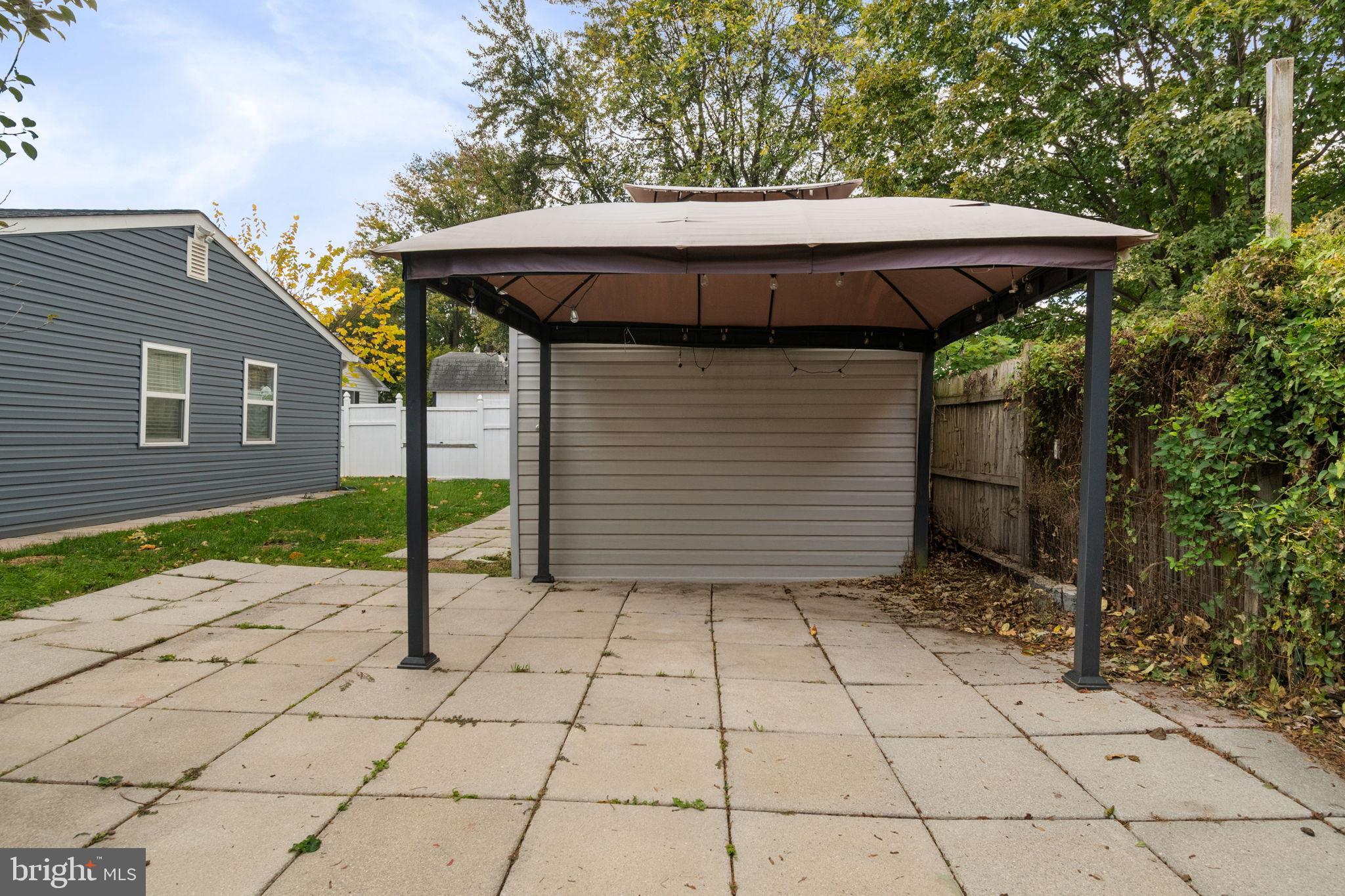 608 Blue Ridge Avenue Northeast Leesburg, VA 20176 - Photo 35 of 36 a view of a backyard with a sink