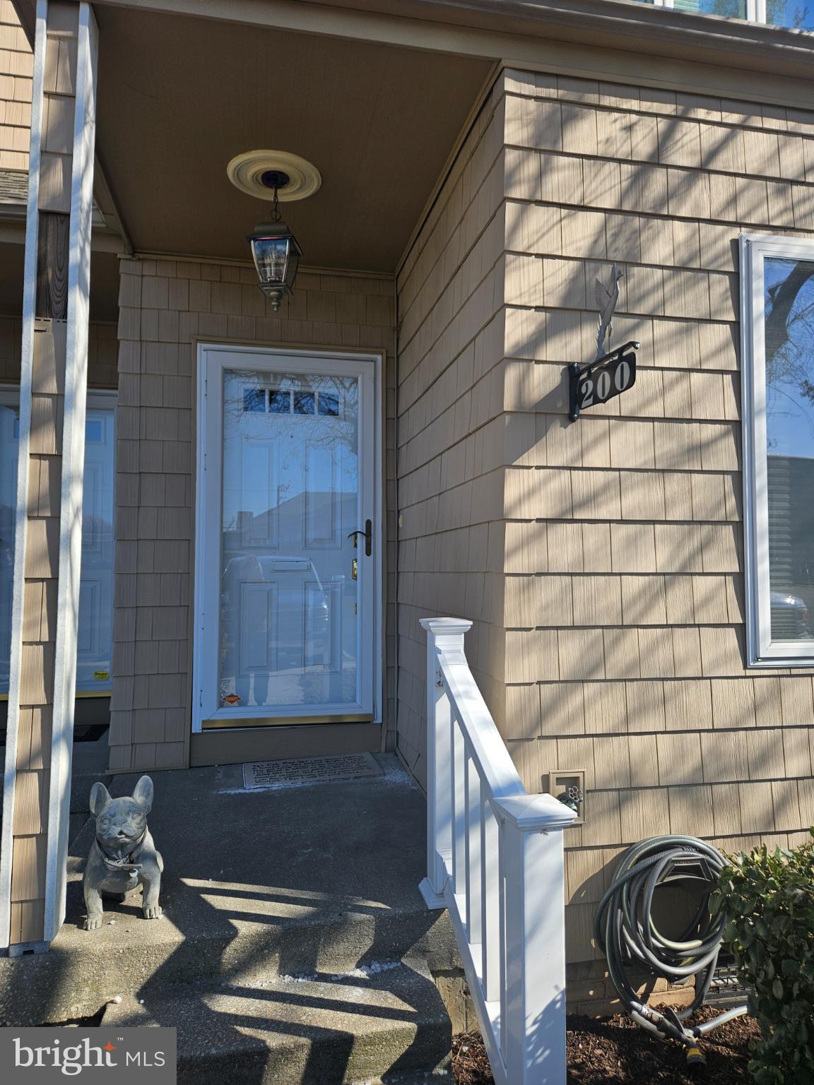 200 Market Square, Unit 14A Cambridge, MD 21613 - Photo 5 of 59 Covered entrance with inviting details.