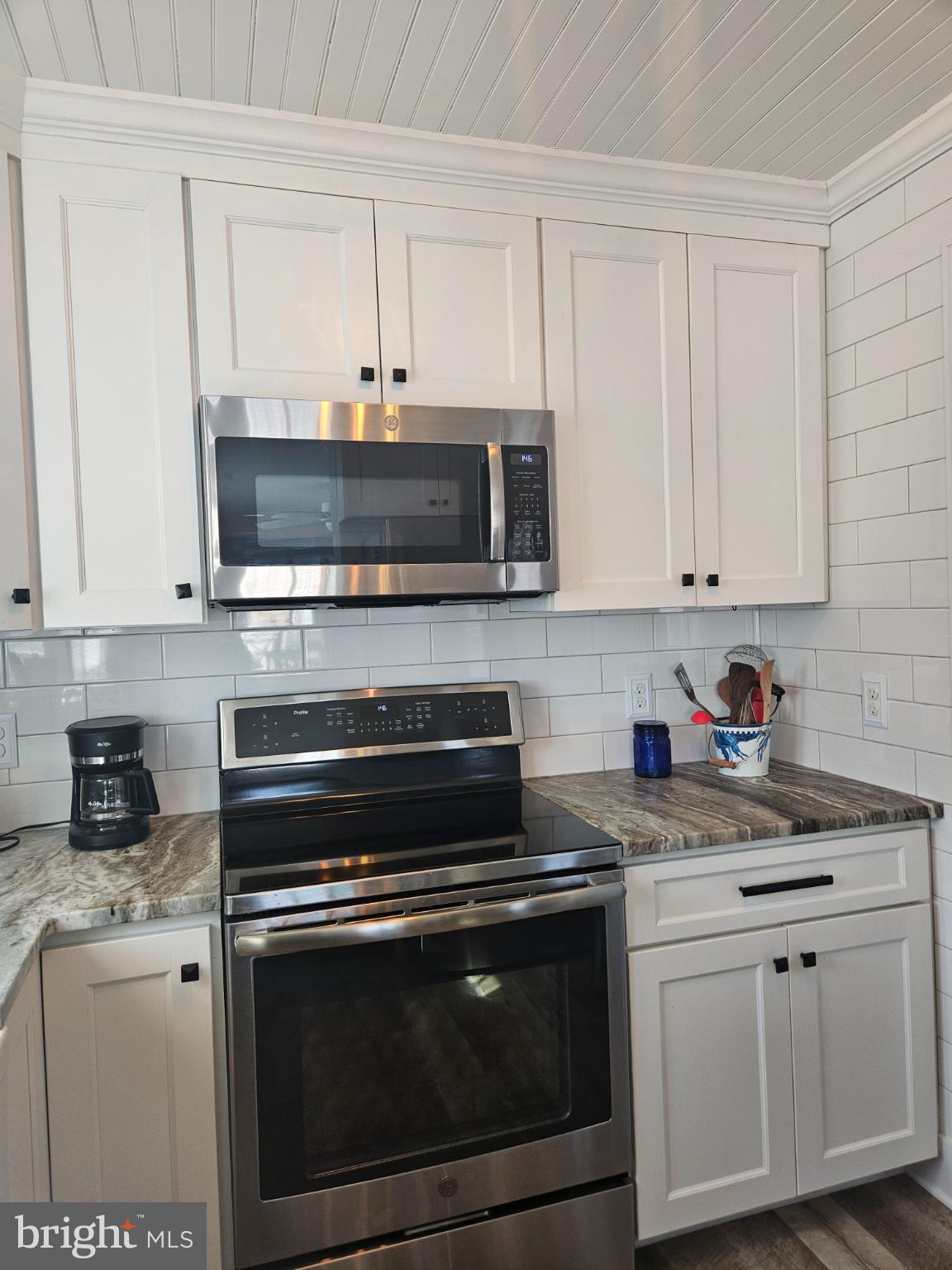 200 Market Square, Unit 14A Cambridge, MD 21613 - Photo 10 of 59 Modern kitchen with sleek stainless steel appli...