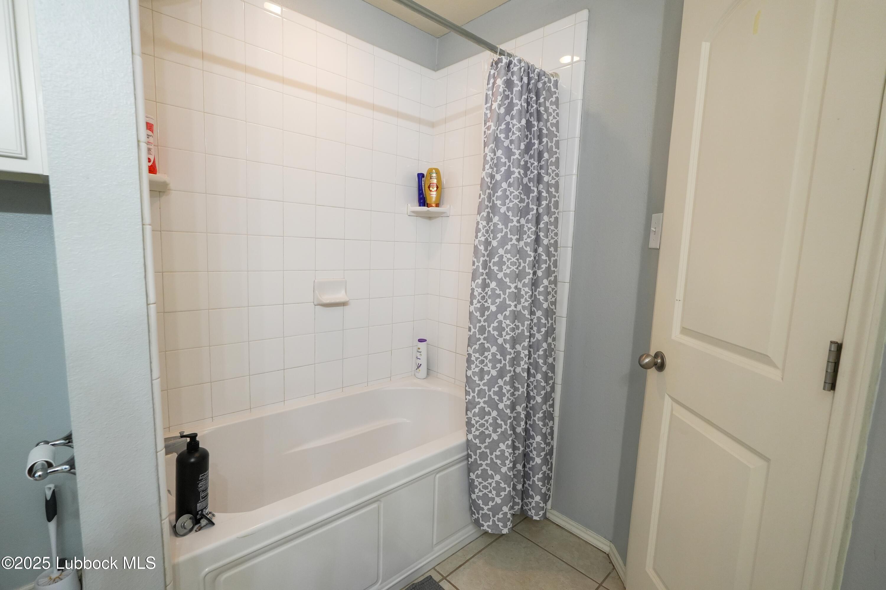 5904 110th Street Lubbock, TX 79424 - Photo 25 of 32 a bathroom with a bathtub and shower