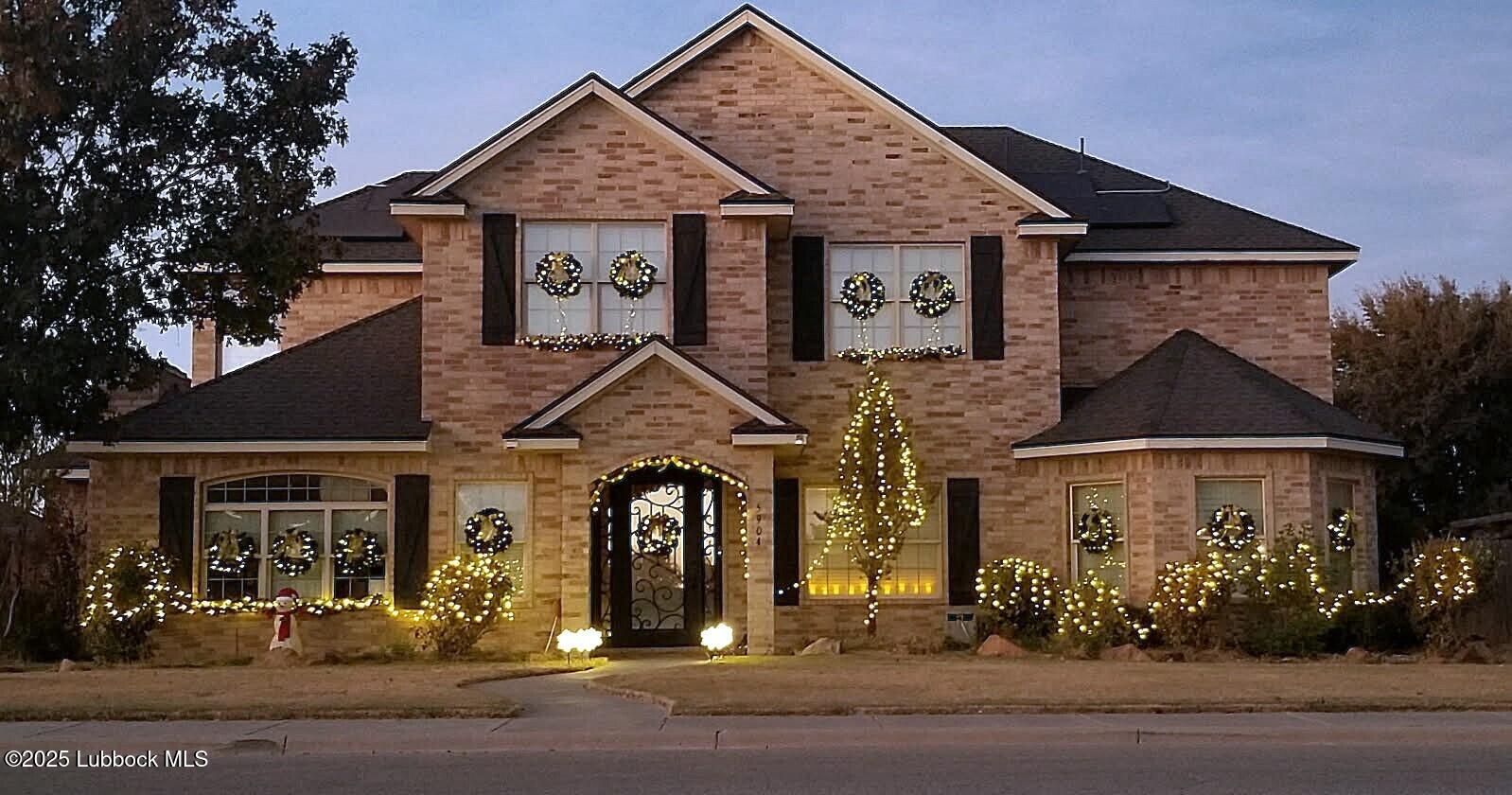 5904 110th Street Lubbock, TX 79424 - Photo 32 of 32 front view of a house with a porch