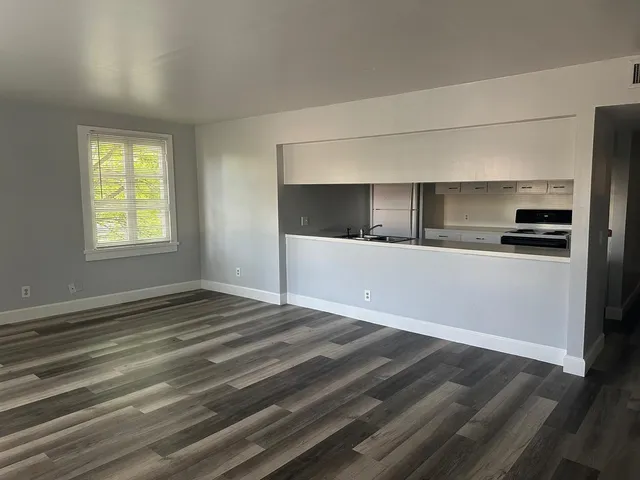 $1,150 | 800 Travis Street, Unit REDBUD, Columbus, TX 78934