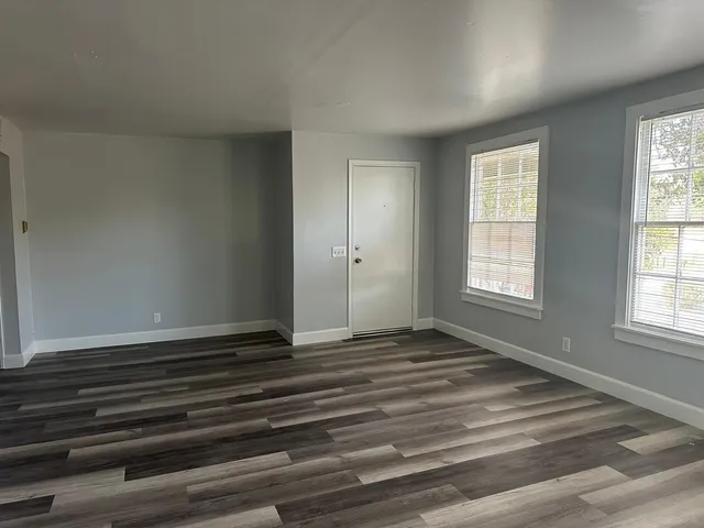 $1,150 | 800 Travis Street, Unit REDBUD, Columbus, TX 78934