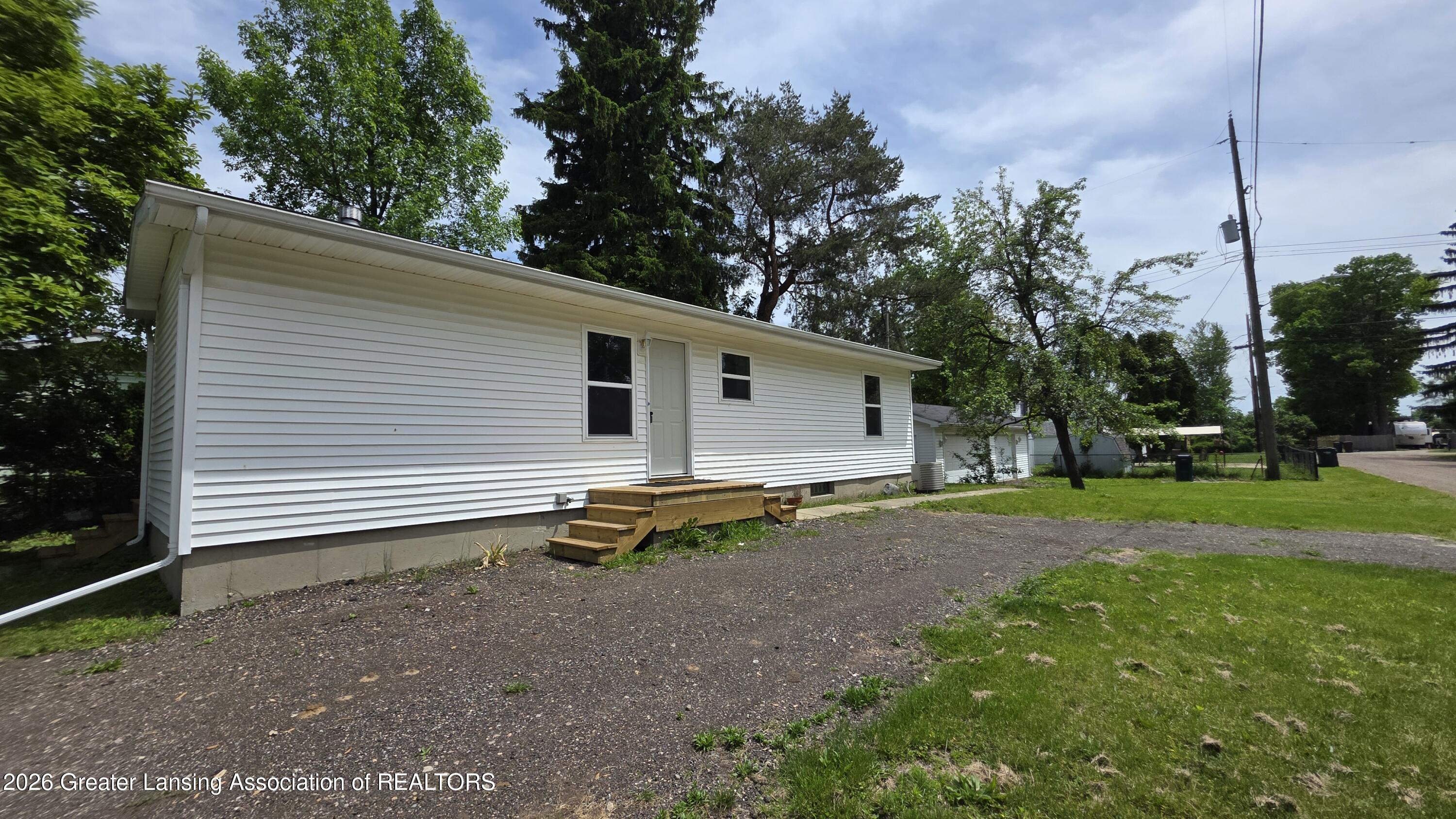 825 Dunlap Street Lansing, MI 48910 - Photo 2 of 32 20260526_145222