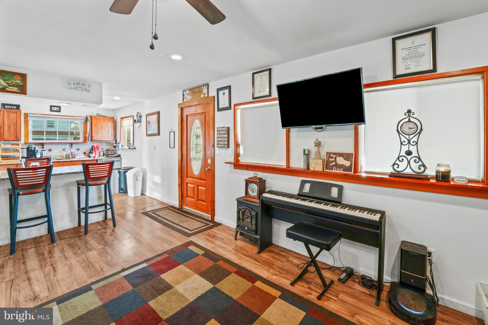 870 Downe Avenue Fortescue, NJ 08321 - Photo 11 of 26 a living room with furniture and a flat screen tv
