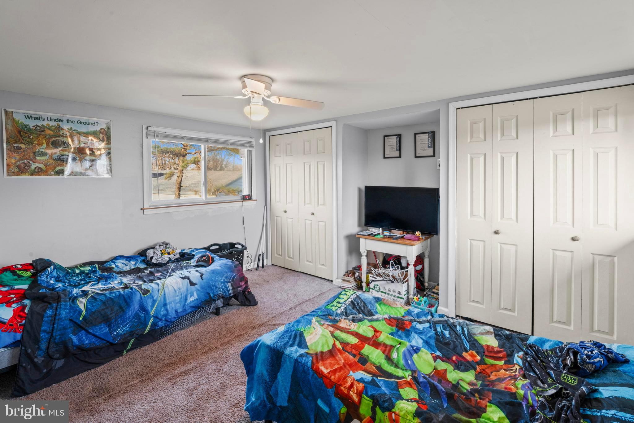 870 Downe Avenue Fortescue, NJ 08321 - Photo 19 of 26 a living room with furniture and a flat screen tv