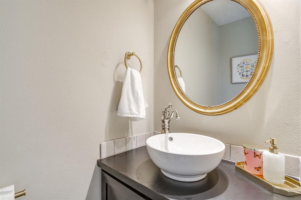 1211 Roaring Springs Road Fort Worth, TX 76114 - Photo 4 of 33