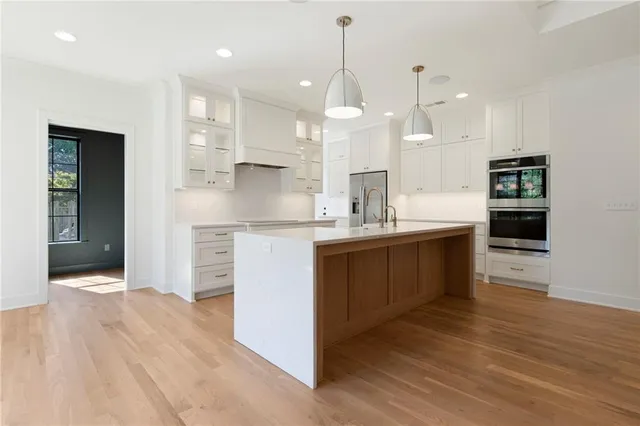 $1,500,000 | 4519 West 70th Street, Prairie Village, KS 66208