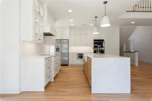 $1,500,000 | 4519 West 70th Street, Prairie Village, KS 66208