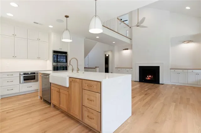 $1,500,000 | 4519 West 70th Street, Prairie Village, KS 66208