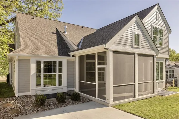 $1,500,000 | 4519 West 70th Street, Prairie Village, KS 66208